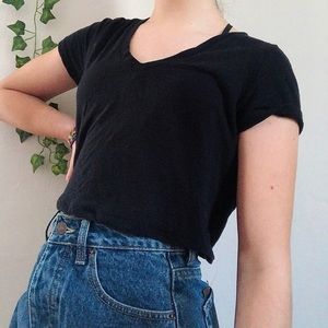 Super cute black cropped v-neck!